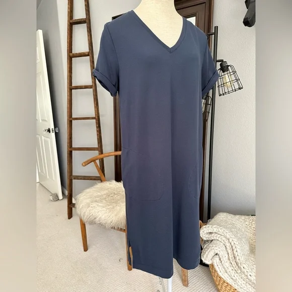 Garnet Hill navy knit tee dress, size medium - Picture 3 of 11